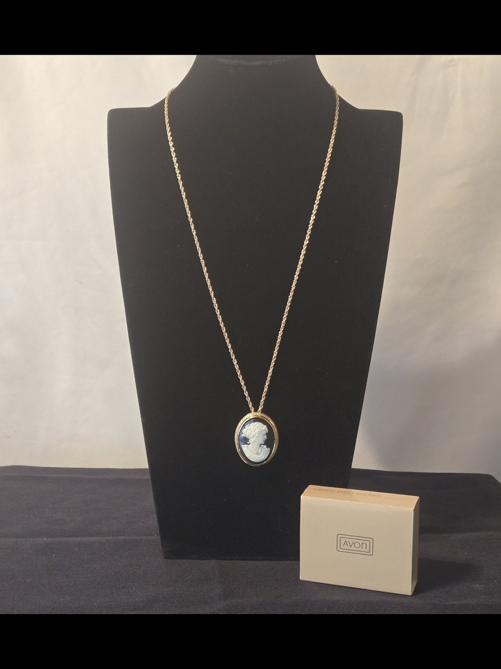 Vintage Cameo Necklace, brooch. 24" Chain